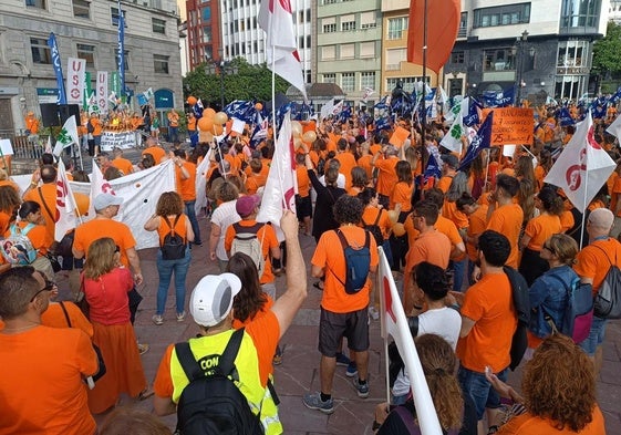 Miles de docentes de la concertada en Oviedo