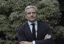 Diego Suárez Noriega, director de la galería de arte ATM, felicita a EL COMERCIO