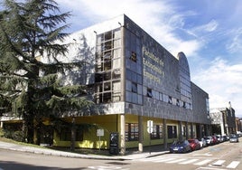 La Facultad de Economía, en el campus de El Cristo.