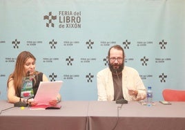 Manuel Astur durante el encuentro en la Feria del Libro.
