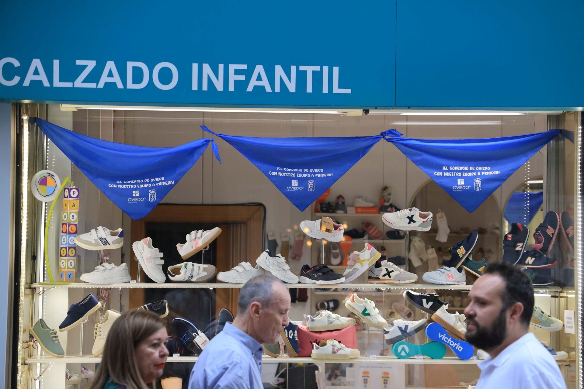 Los comercios de Oviedo empujan al Real Oviedo a Primera