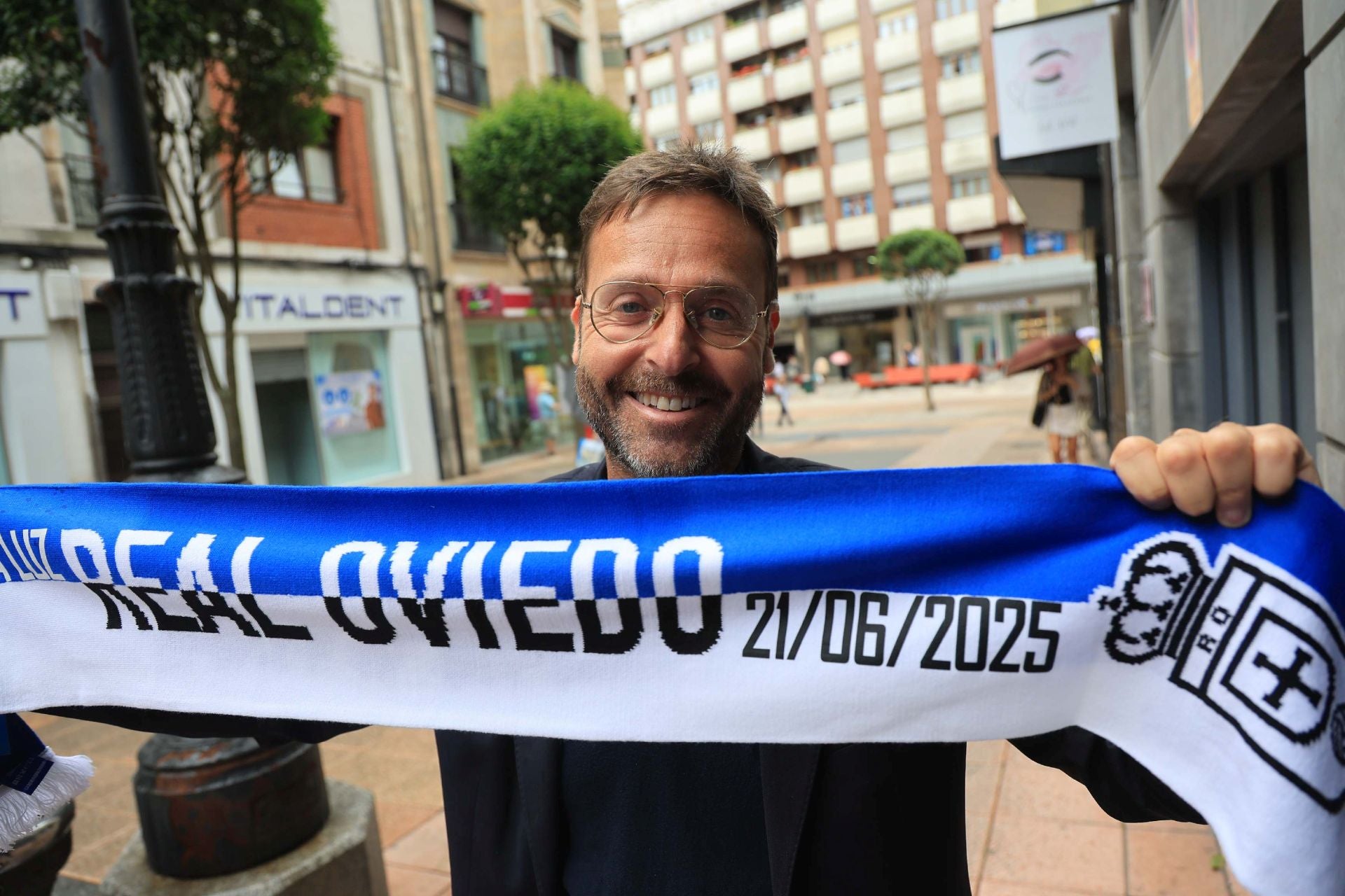 Los comercios de Oviedo empujan al Real Oviedo a Primera