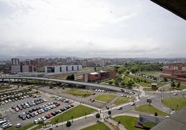 Viaducto de Carlos Marx visto desde la azotea del edificio de servicios del Principado en Poniente.