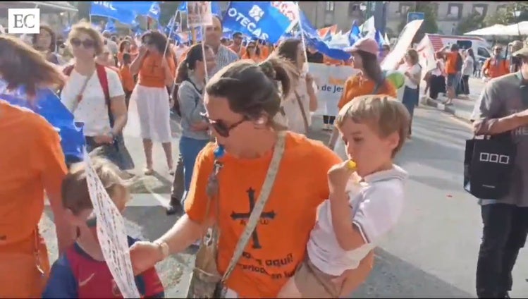 Multitudinaria protesta de la escuela concertada en Oviedo