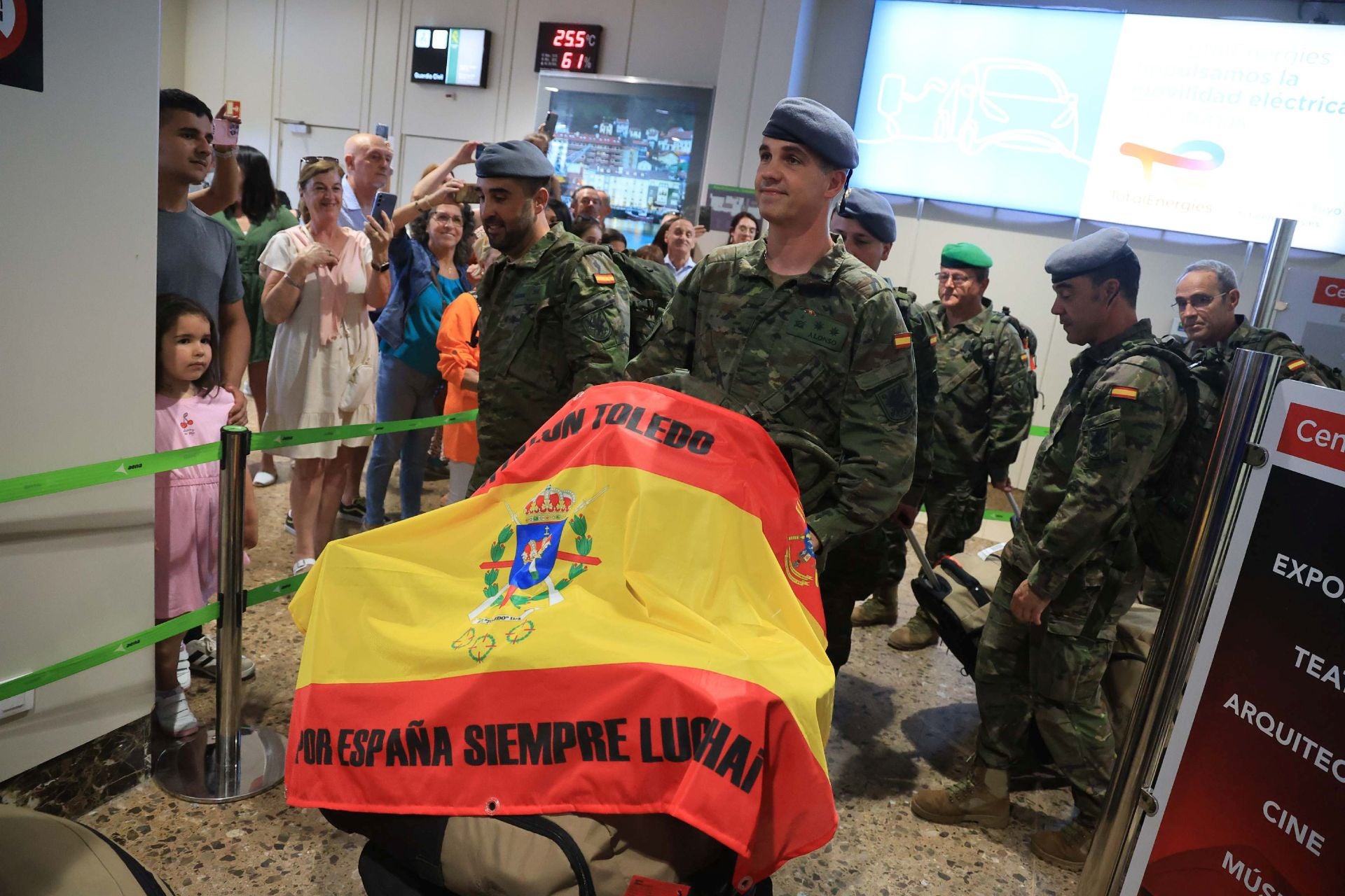 Emocionante regreso de los militares asturianos que estuvieron seis meses en Eslovaquia