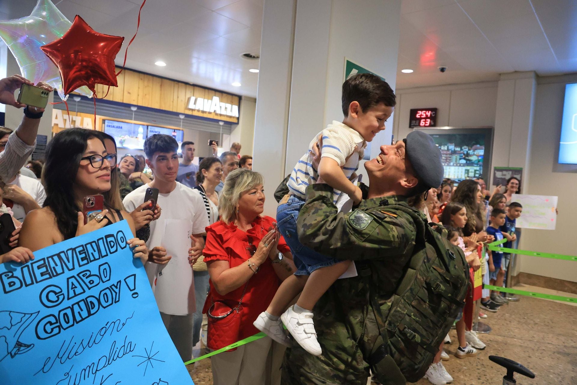 Emocionante regreso de los militares asturianos que estuvieron seis meses en Eslovaquia