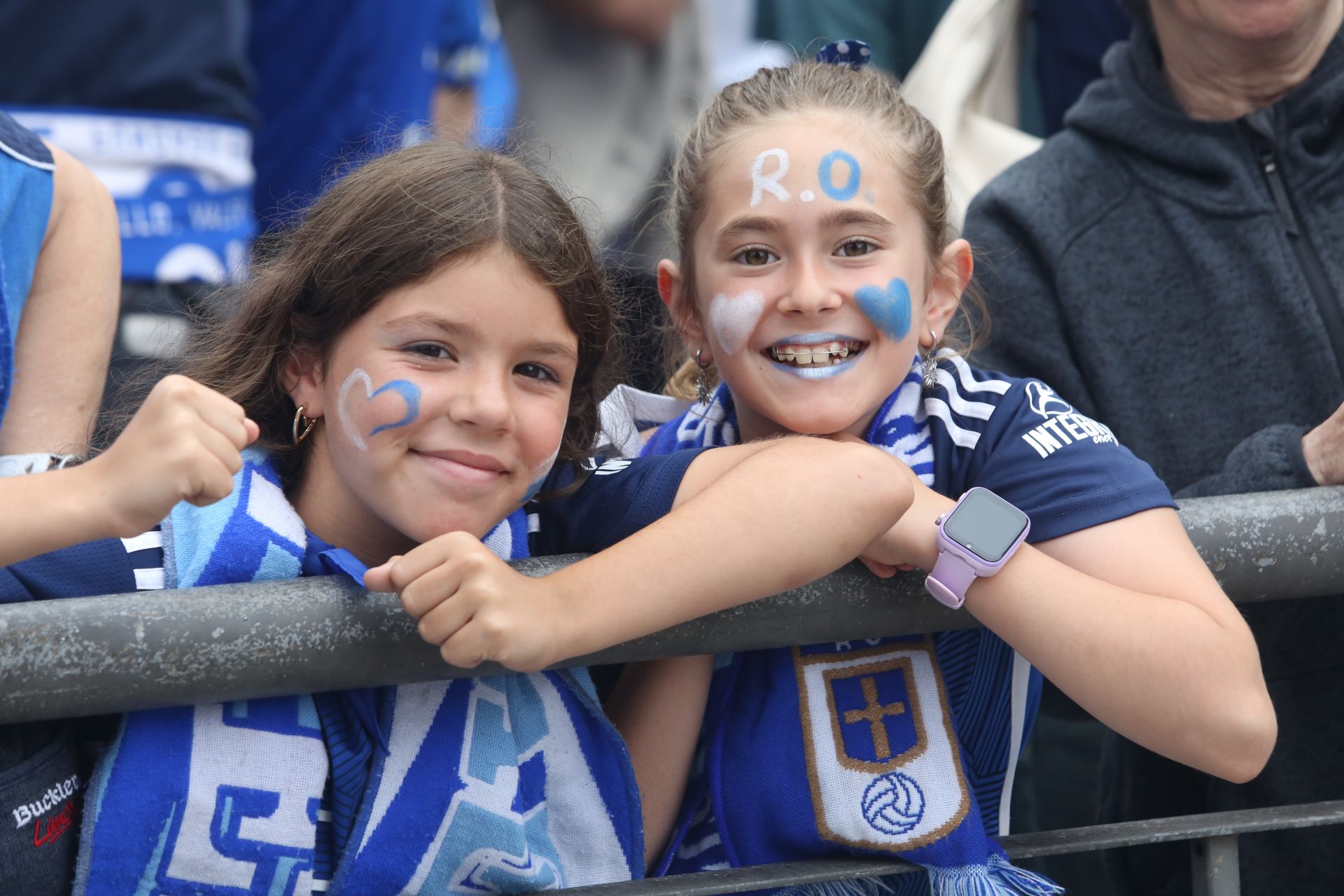 Oviedo se vuelca con su equipo: las mejores imágenes de la afición azul