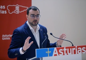 Adrián Barbón, en su comparecencia ante los medios de comunicación antes de la reunión para constituir el comité autonómico de la Federación Socialista Asturiana (FSA)