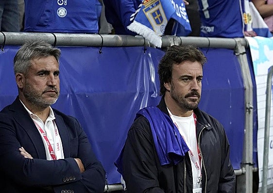 Fernando Alonso no se perdió el partido en el Tartiere.