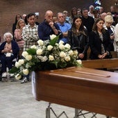 Un instante del funeral en la iglesia de San Juan Bautista.