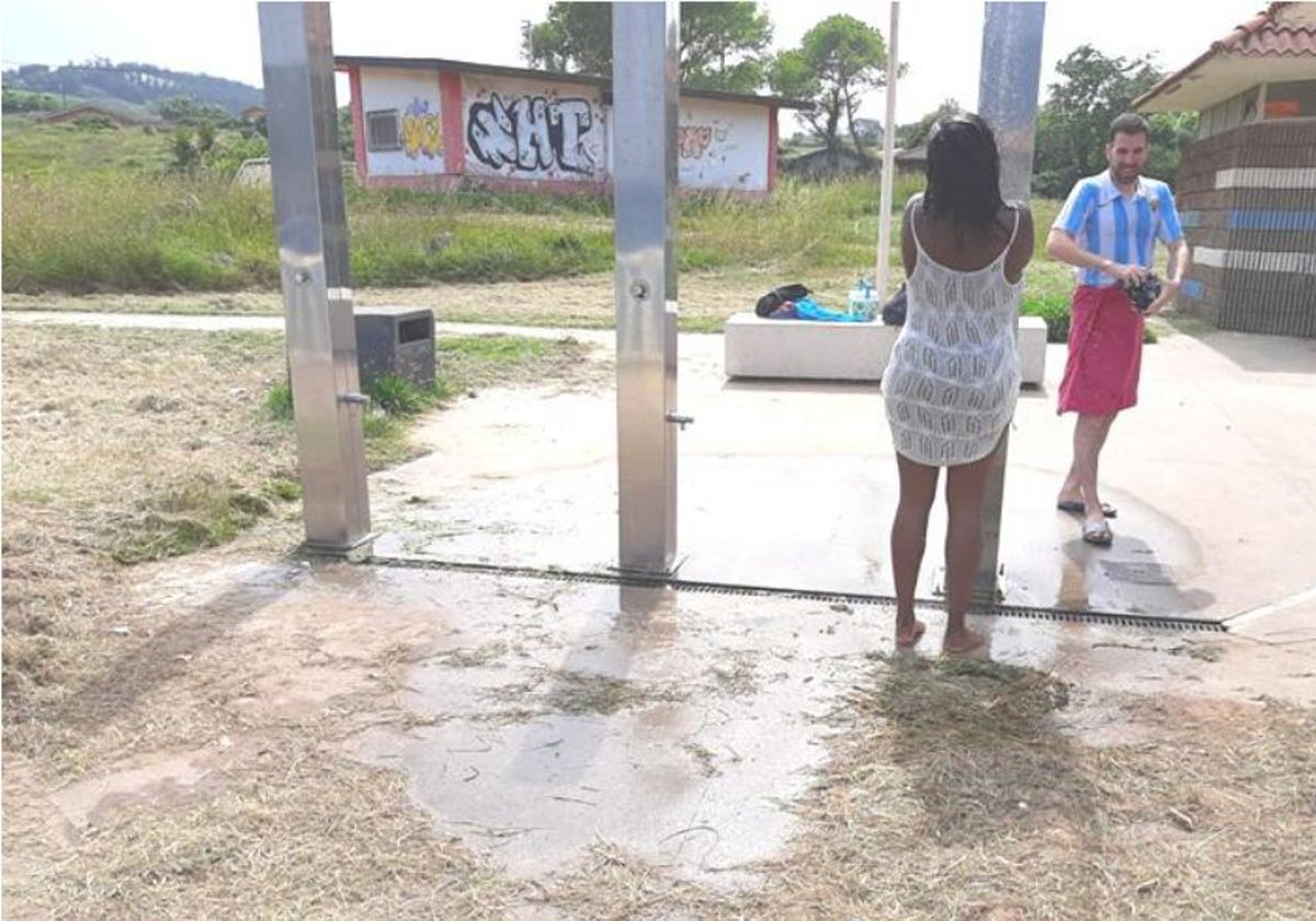Estado de las duchas en Perlora.