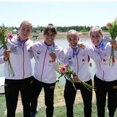 Lucía Val, Sara Ouzante, Bárbara Pardo y Estefanía Fernández, con sus medallas, este sábado, en Racice