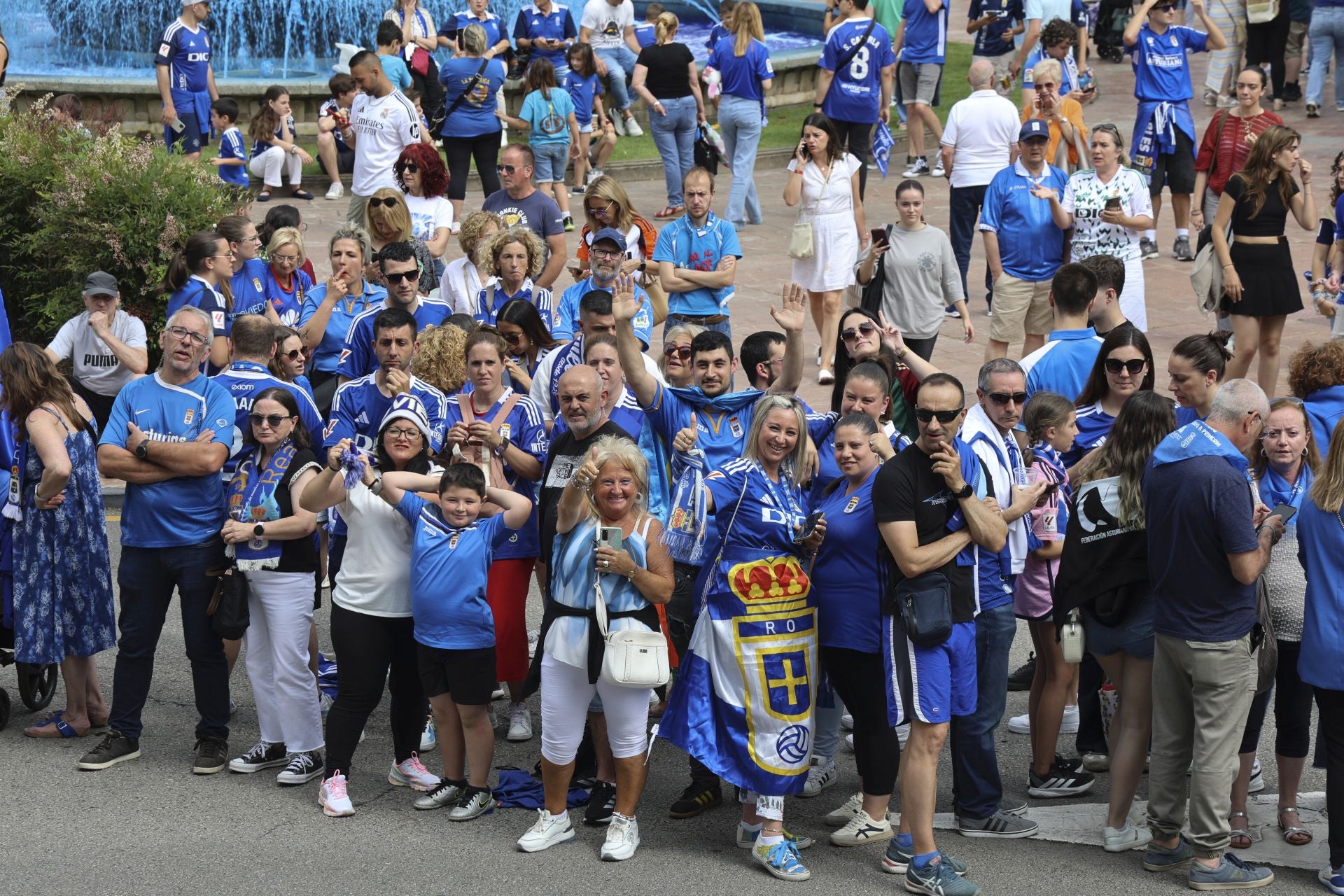 Fiesta eterna en Oviedo tras el ansiado ascenso a Primera