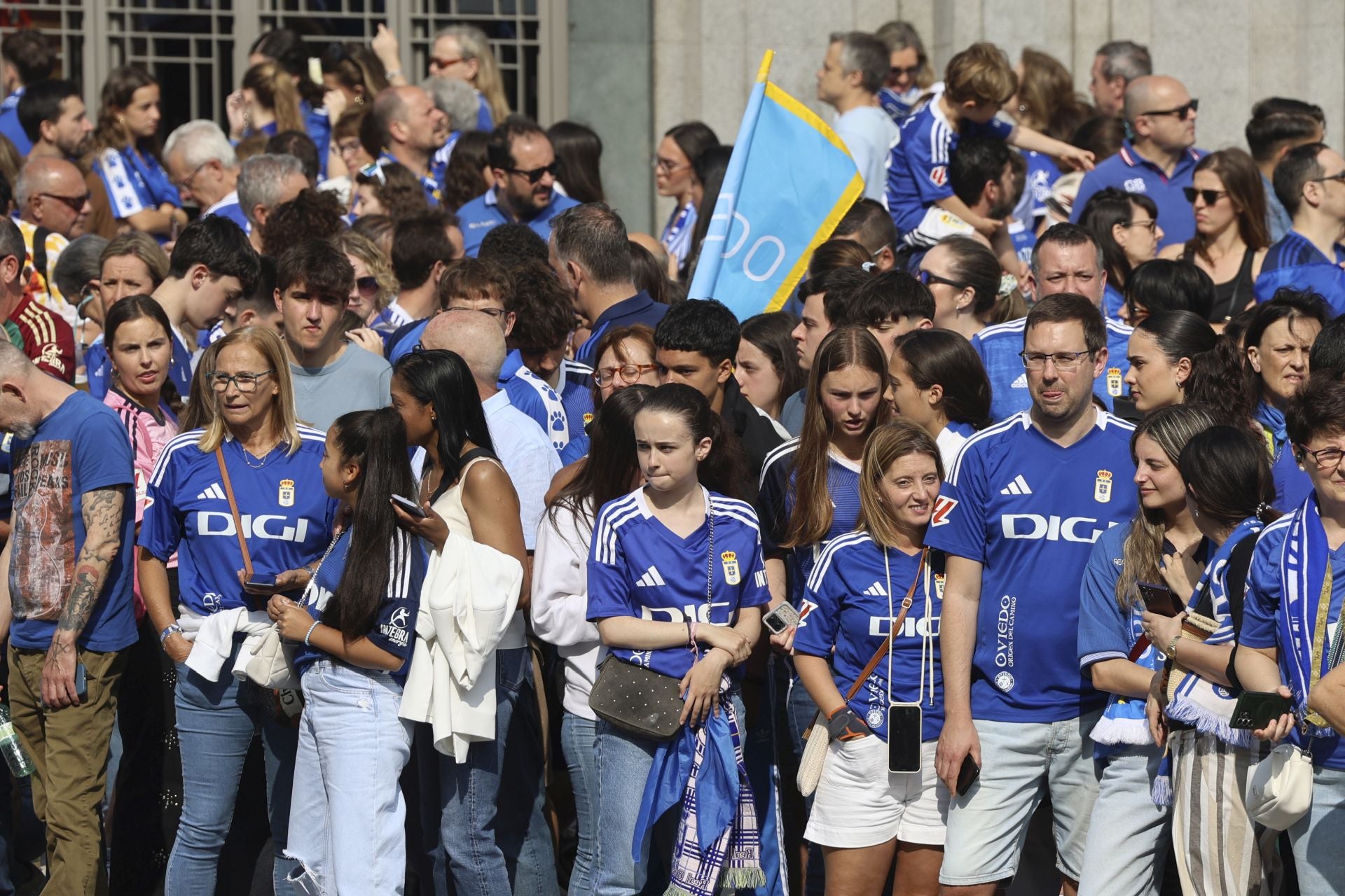 Fiesta eterna en Oviedo tras el ansiado ascenso a Primera