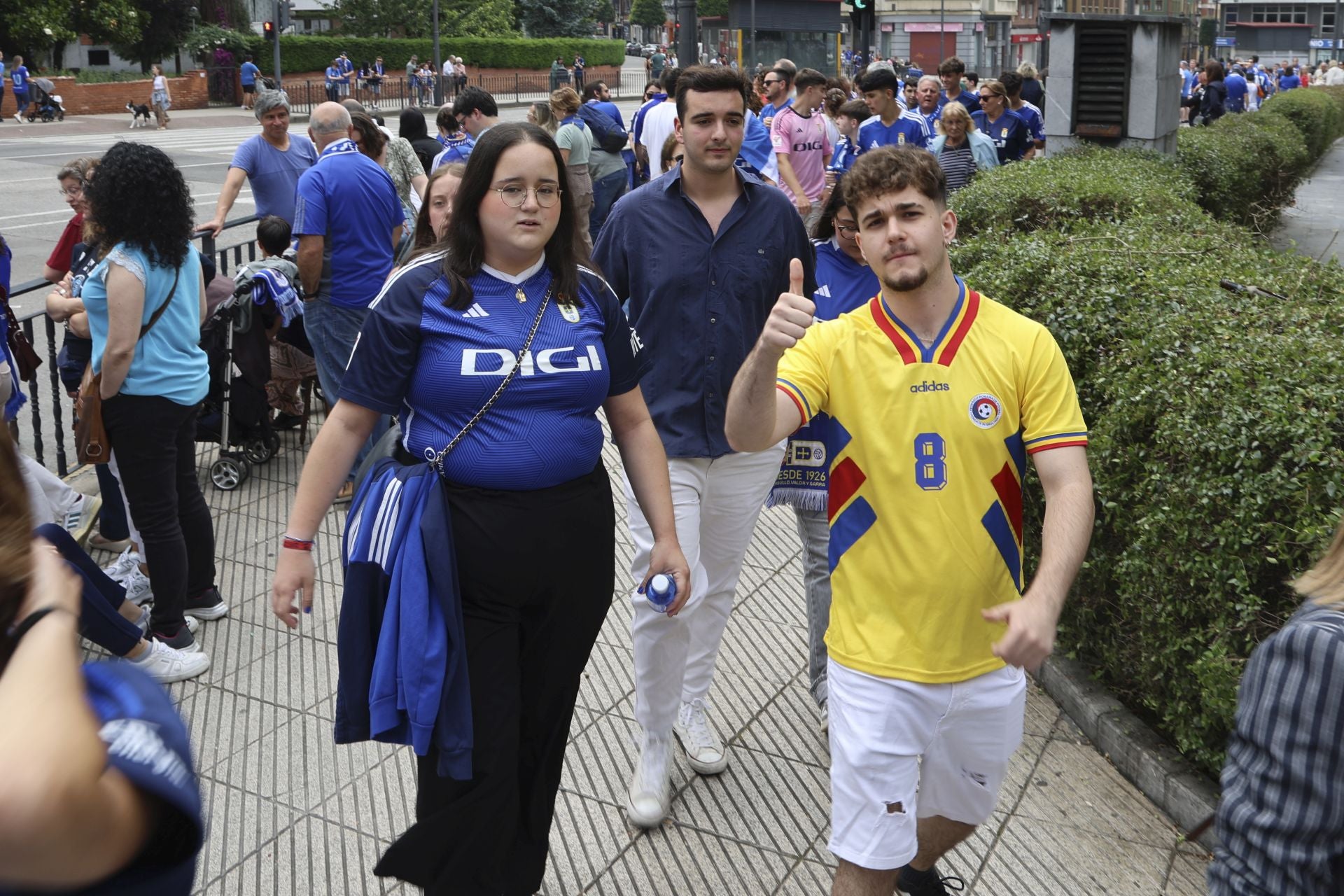Fiesta eterna en Oviedo tras el ansiado ascenso a Primera