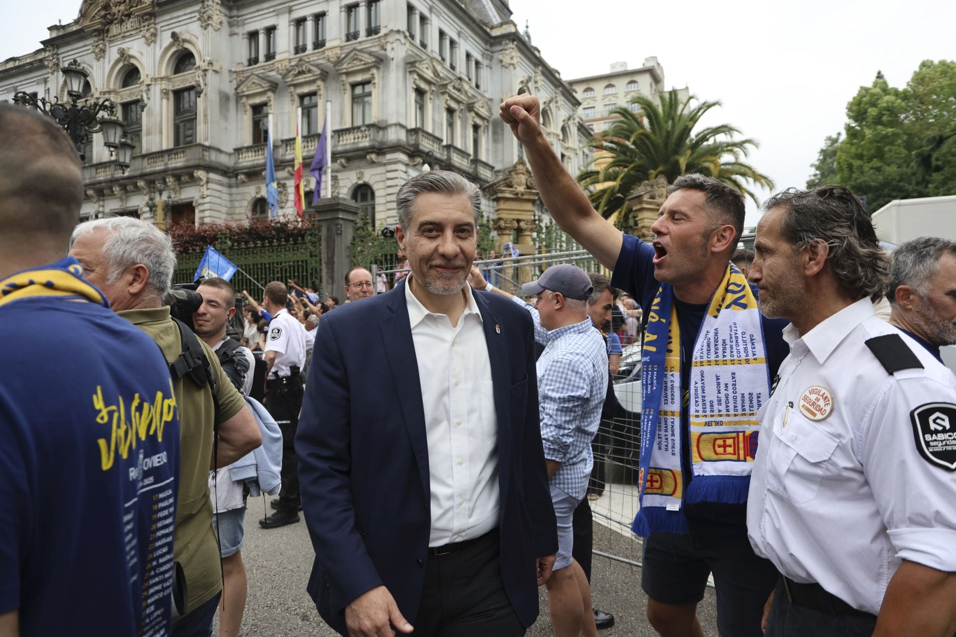 Fiesta eterna en Oviedo tras el ansiado ascenso a Primera