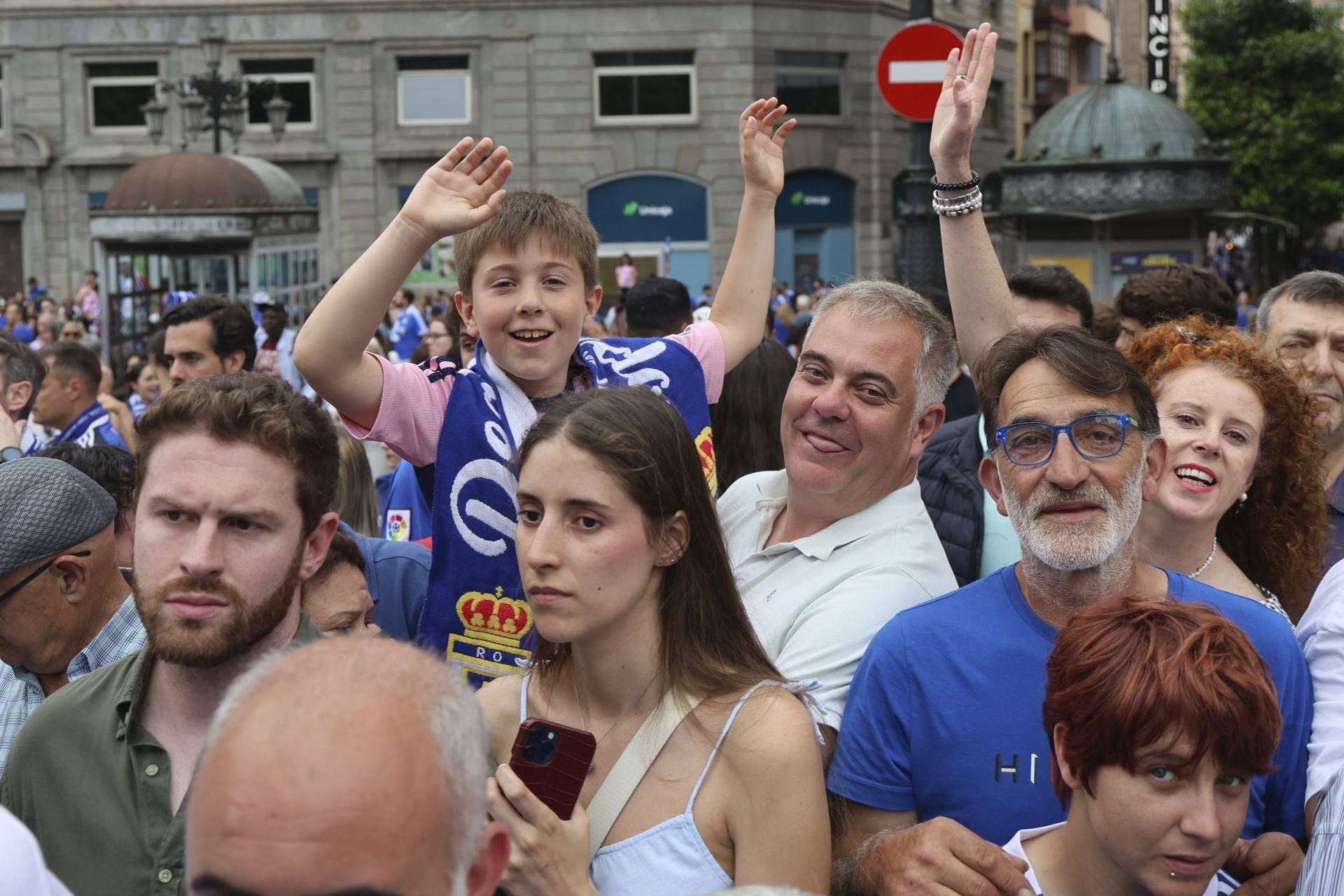 Fiesta eterna en Oviedo tras el ansiado ascenso a Primera