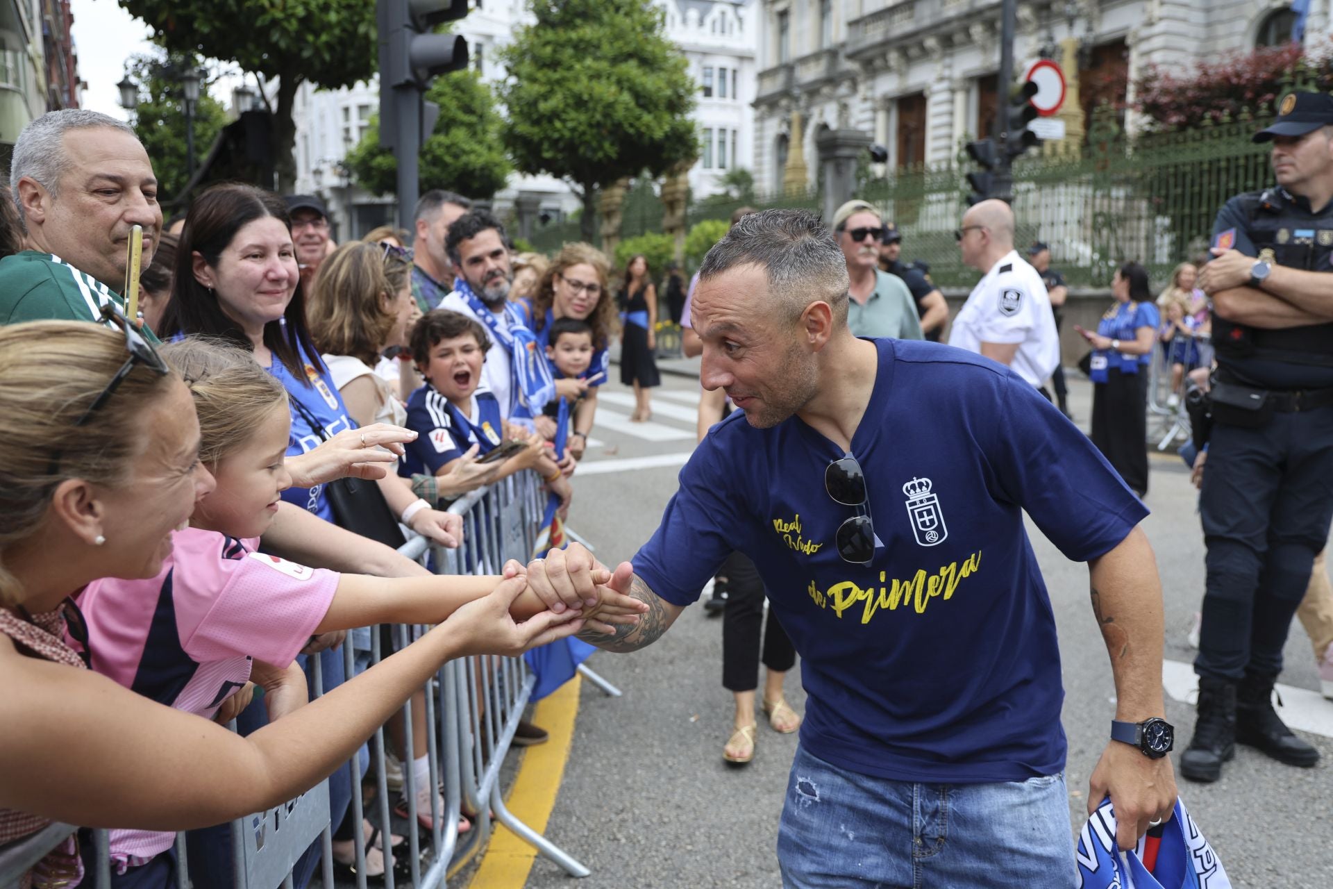 Fiesta eterna en Oviedo tras el ansiado ascenso a Primera
