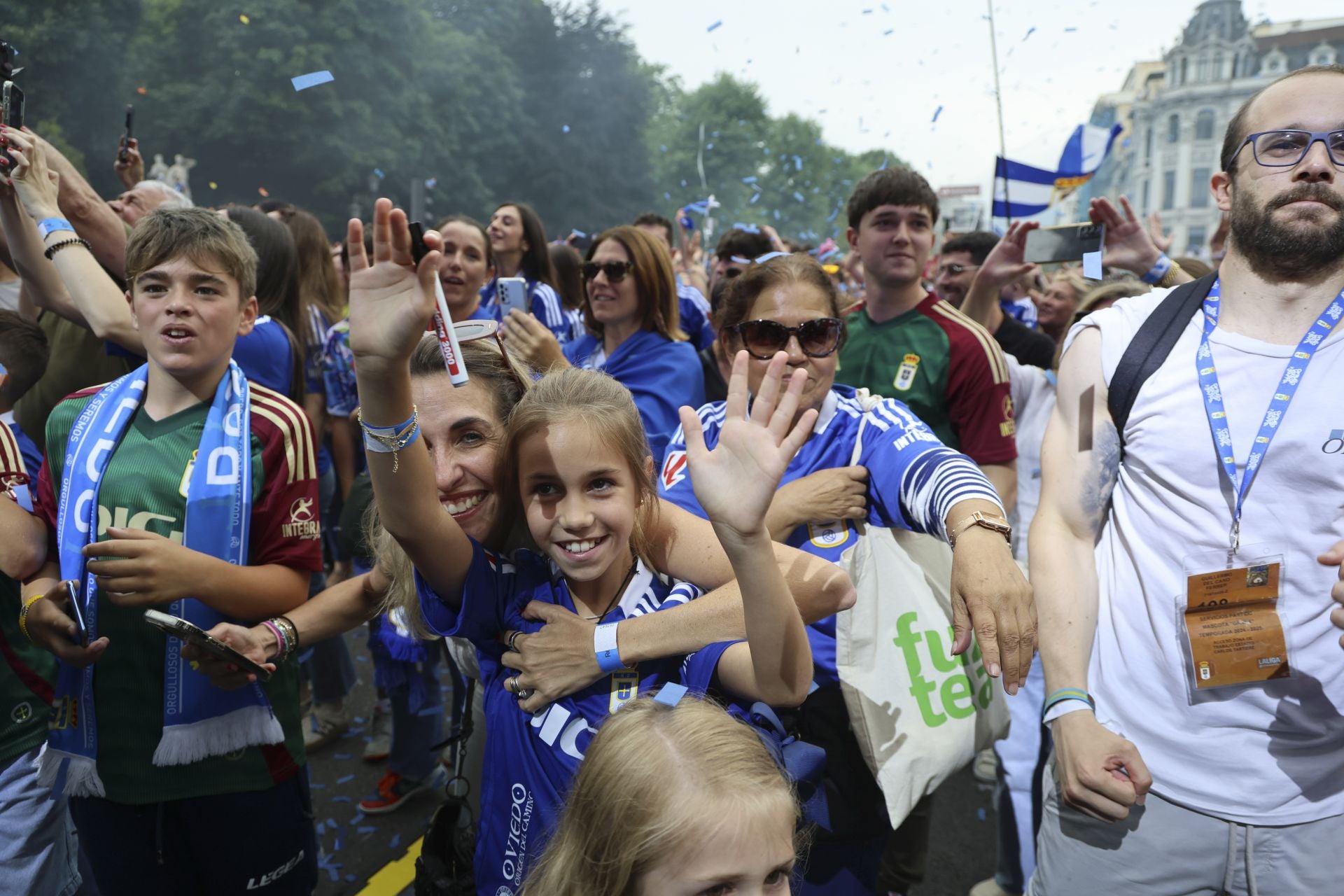 Fiesta eterna en Oviedo tras el ansiado ascenso a Primera