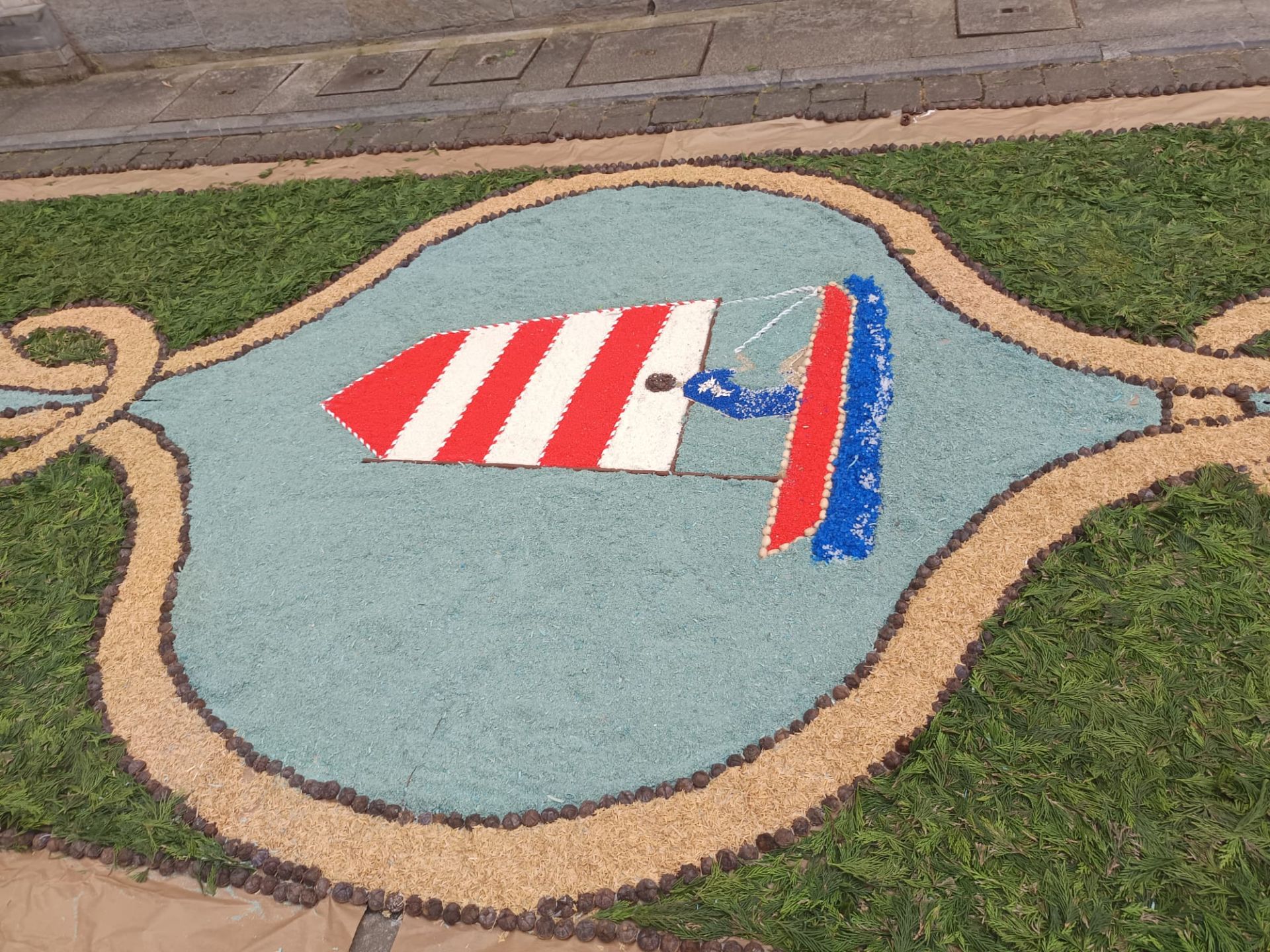 El ascenso del Real Oviedo se cuela en las alfombras florales del Corpus de Castropol
