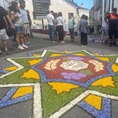 El ascenso del Real Oviedo se cuela en las alfombras florales del Corpus de Castropol