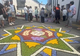 El ascenso del Real Oviedo se cuela en las alfombras florales del Corpus de Castropol