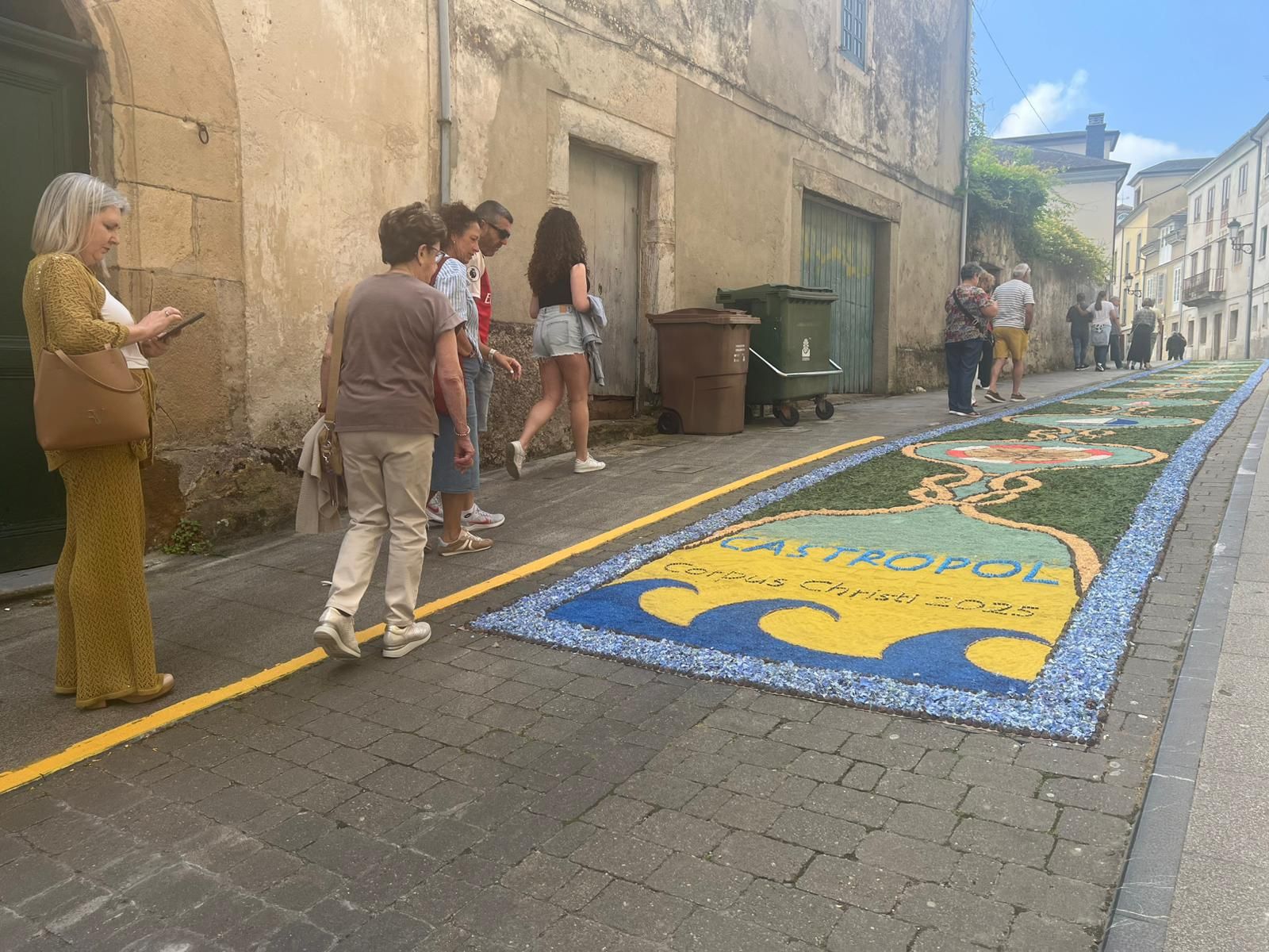 El ascenso del Real Oviedo se cuela en las alfombras florales del Corpus de Castropol