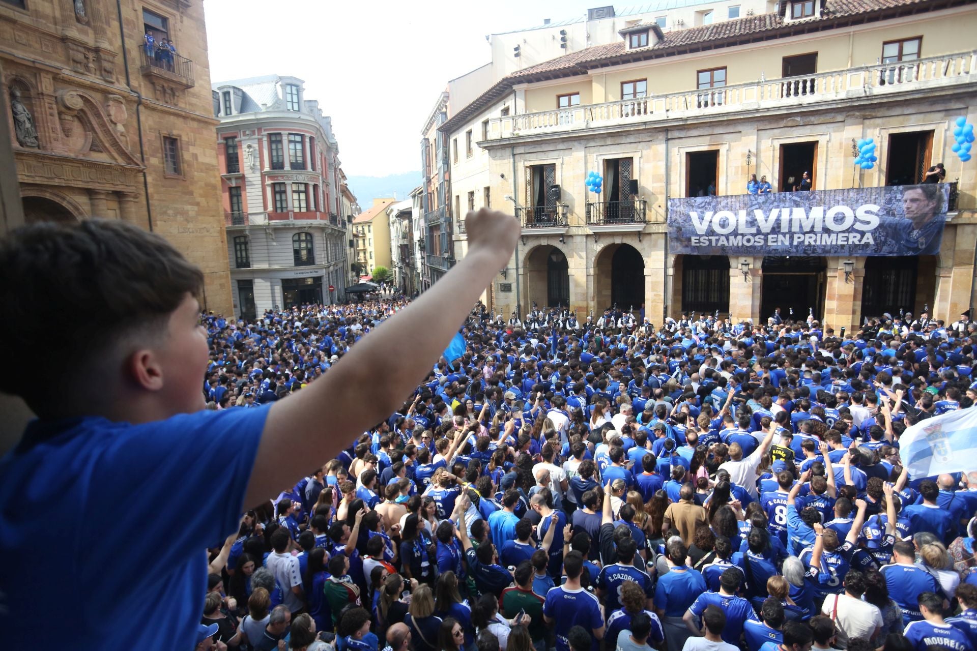 Fiesta eterna en Oviedo tras el ansiado ascenso a Primera