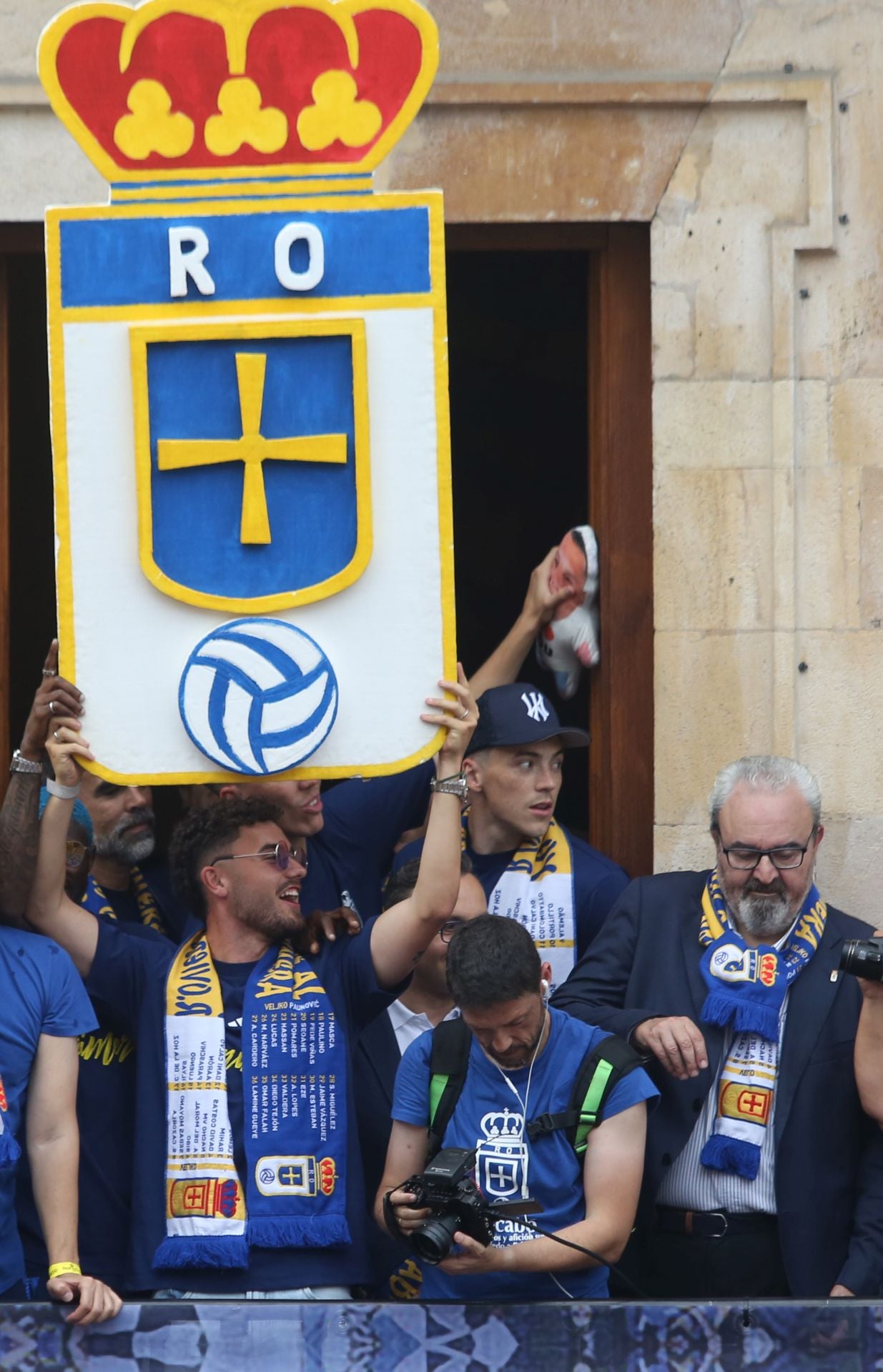 Fiesta eterna en Oviedo tras el ansiado ascenso a Primera