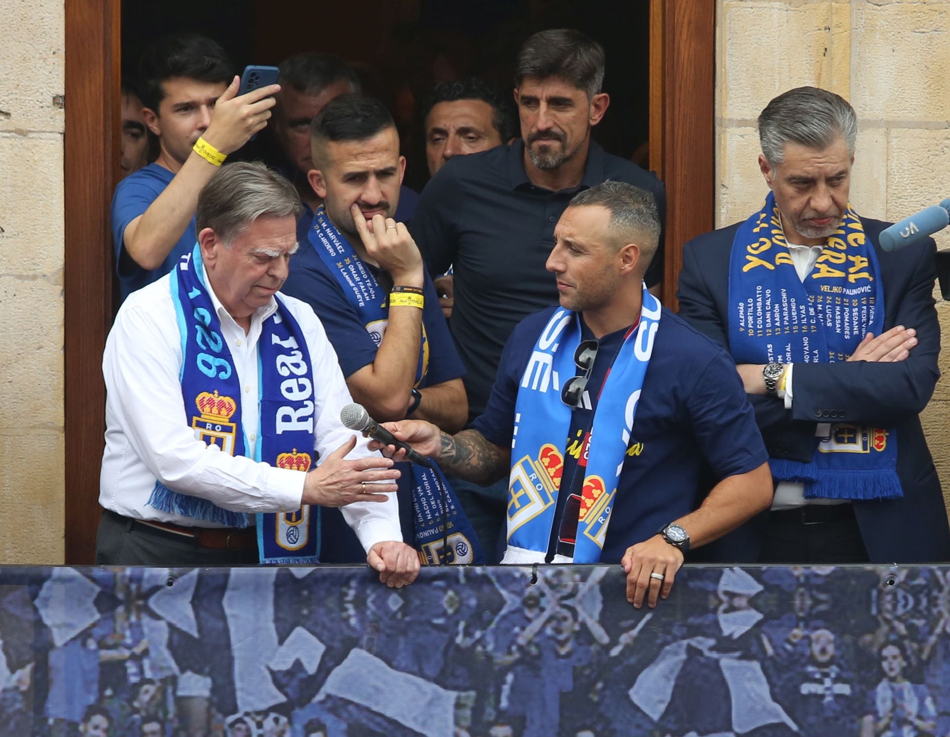 Fiesta eterna en Oviedo tras el ansiado ascenso a Primera