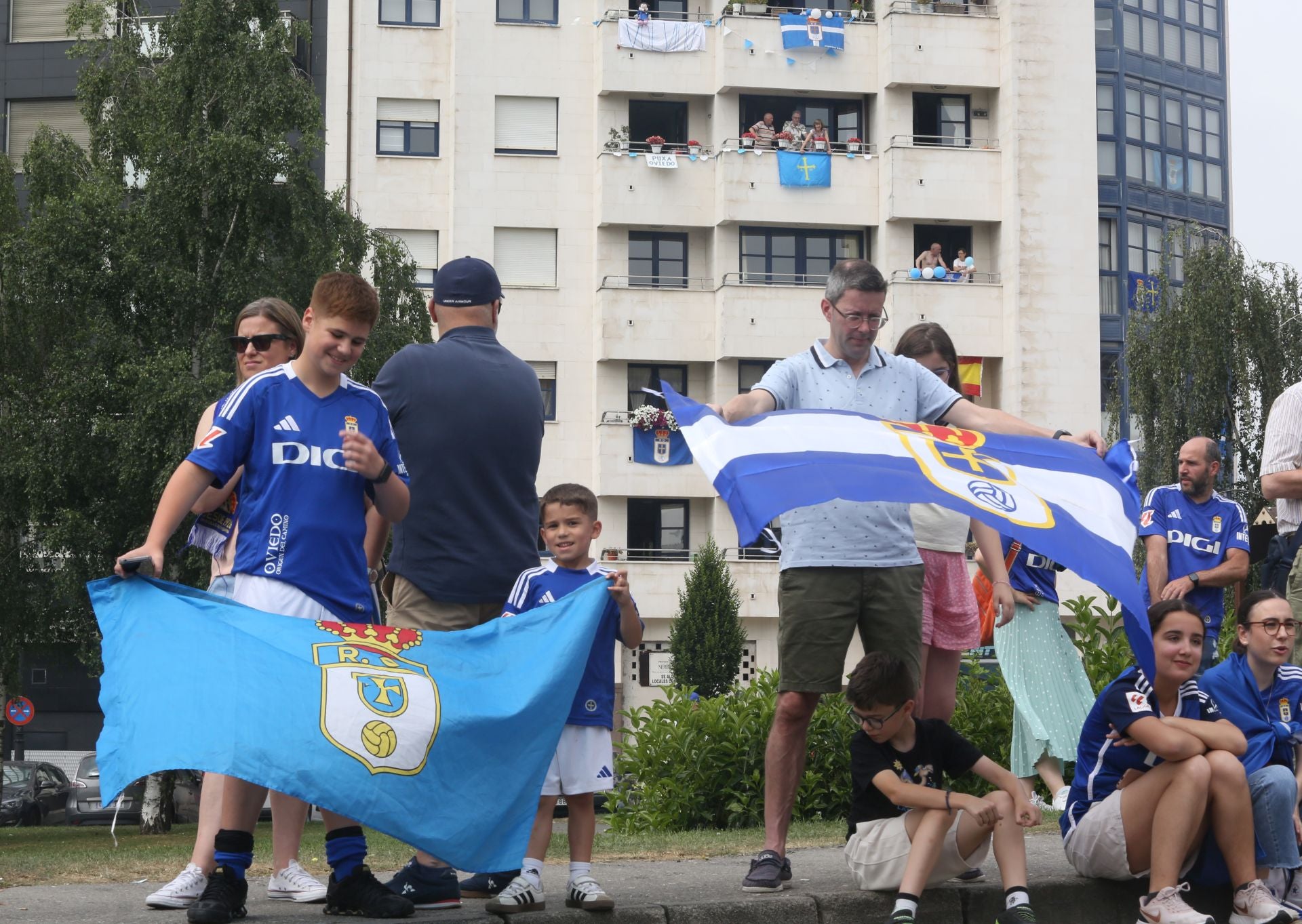 Fiesta eterna en Oviedo tras el ansiado ascenso a Primera