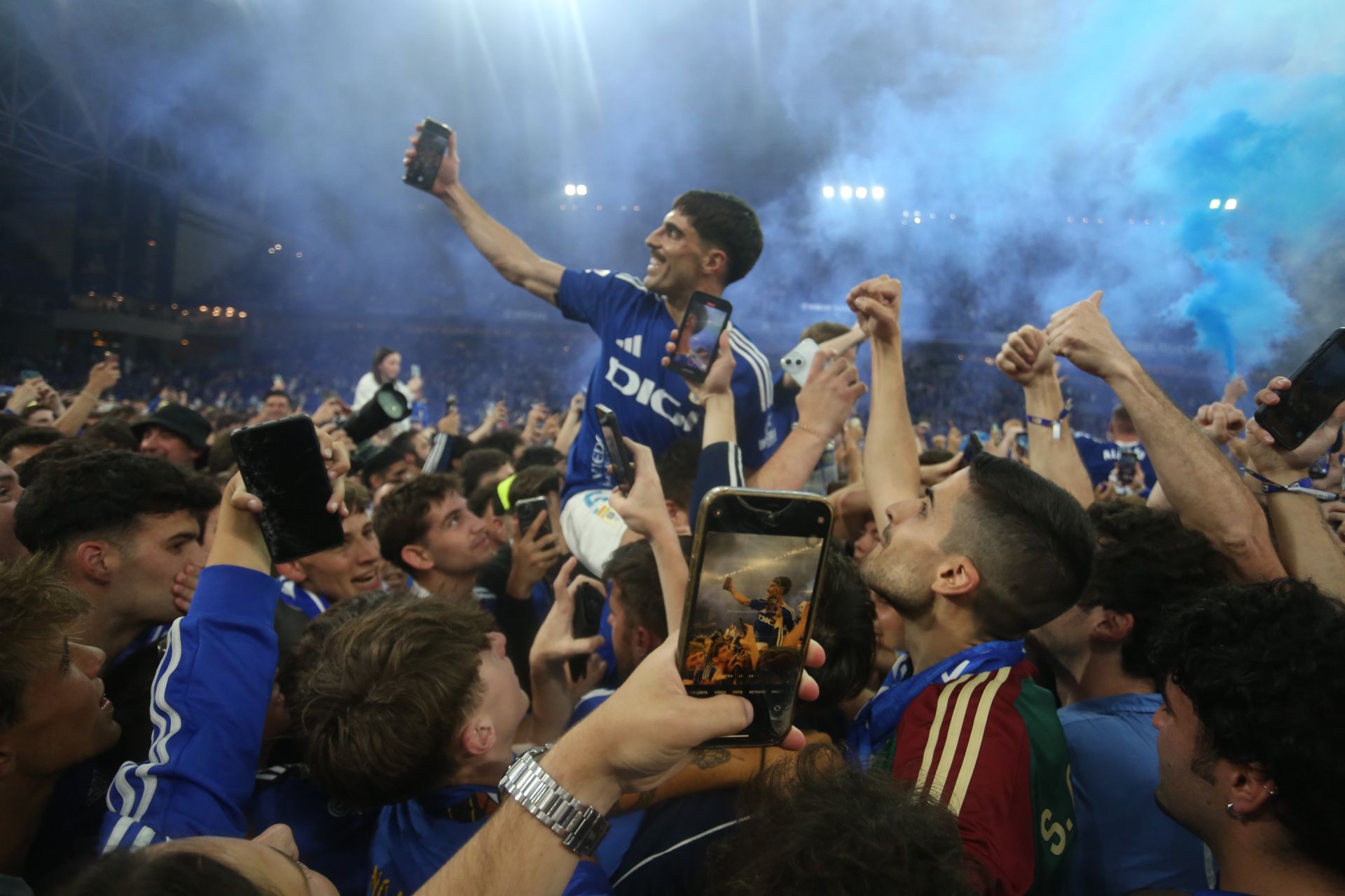 Y la afición oviedista invadió el Carlos Tartiere
