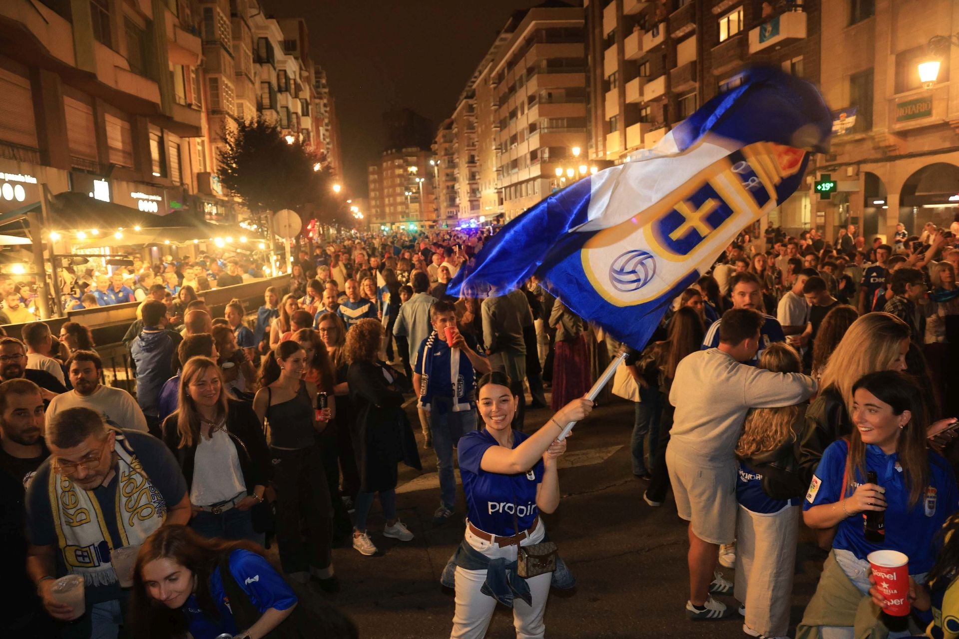 Locura y celebración en Oviedo por volver a Primera