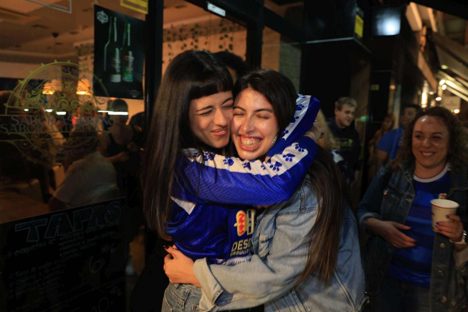Locura y celebración en Oviedo por volver a Primera