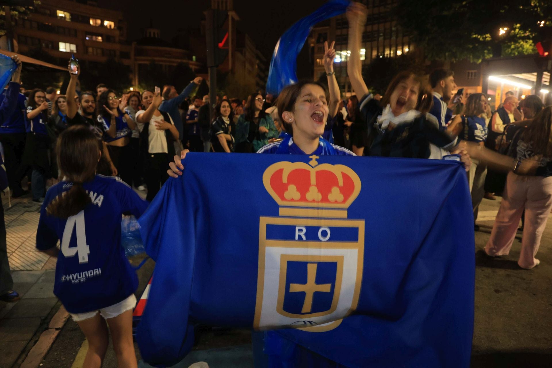 Locura y celebración en Oviedo por volver a Primera