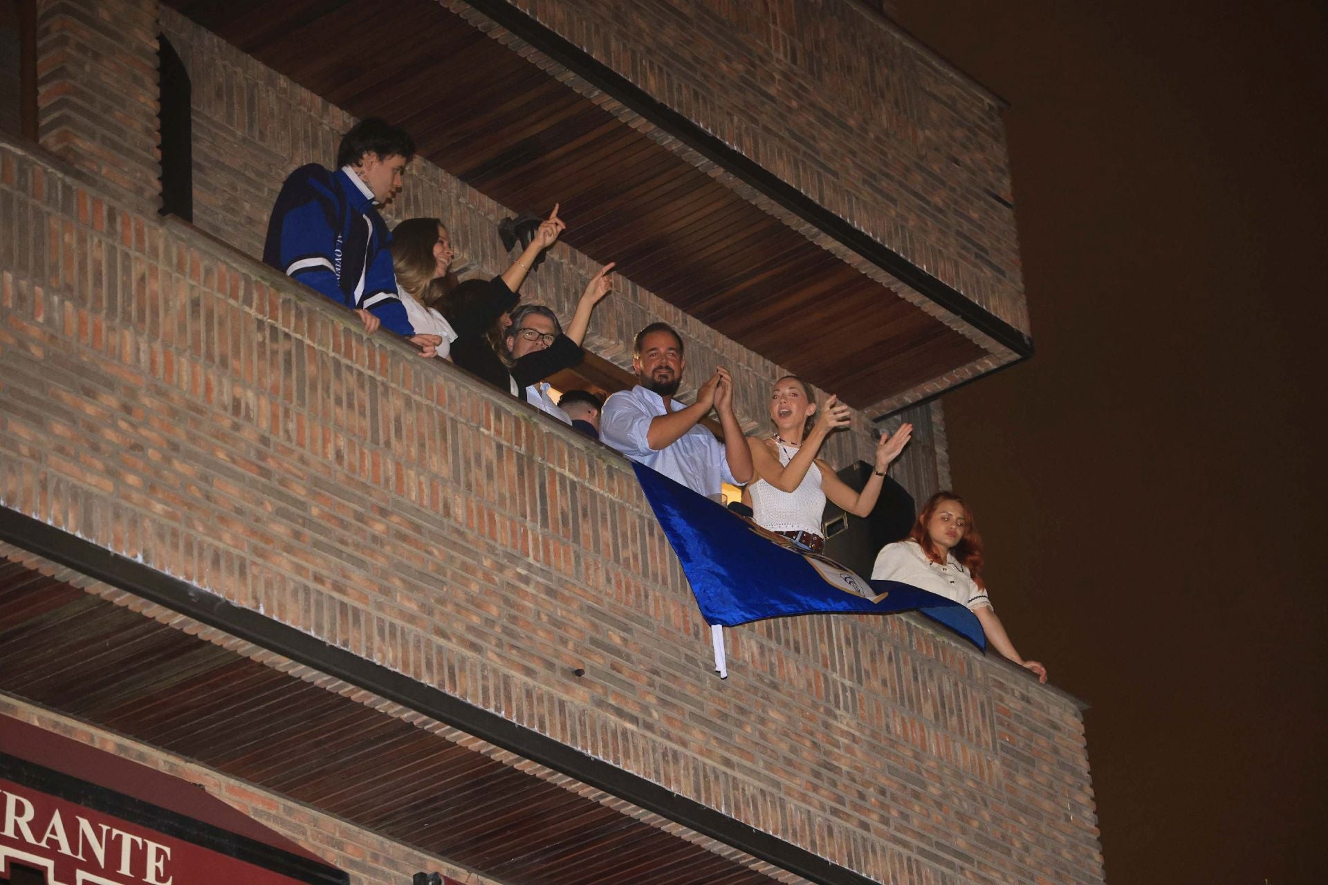 Locura y celebración en Oviedo por volver a Primera