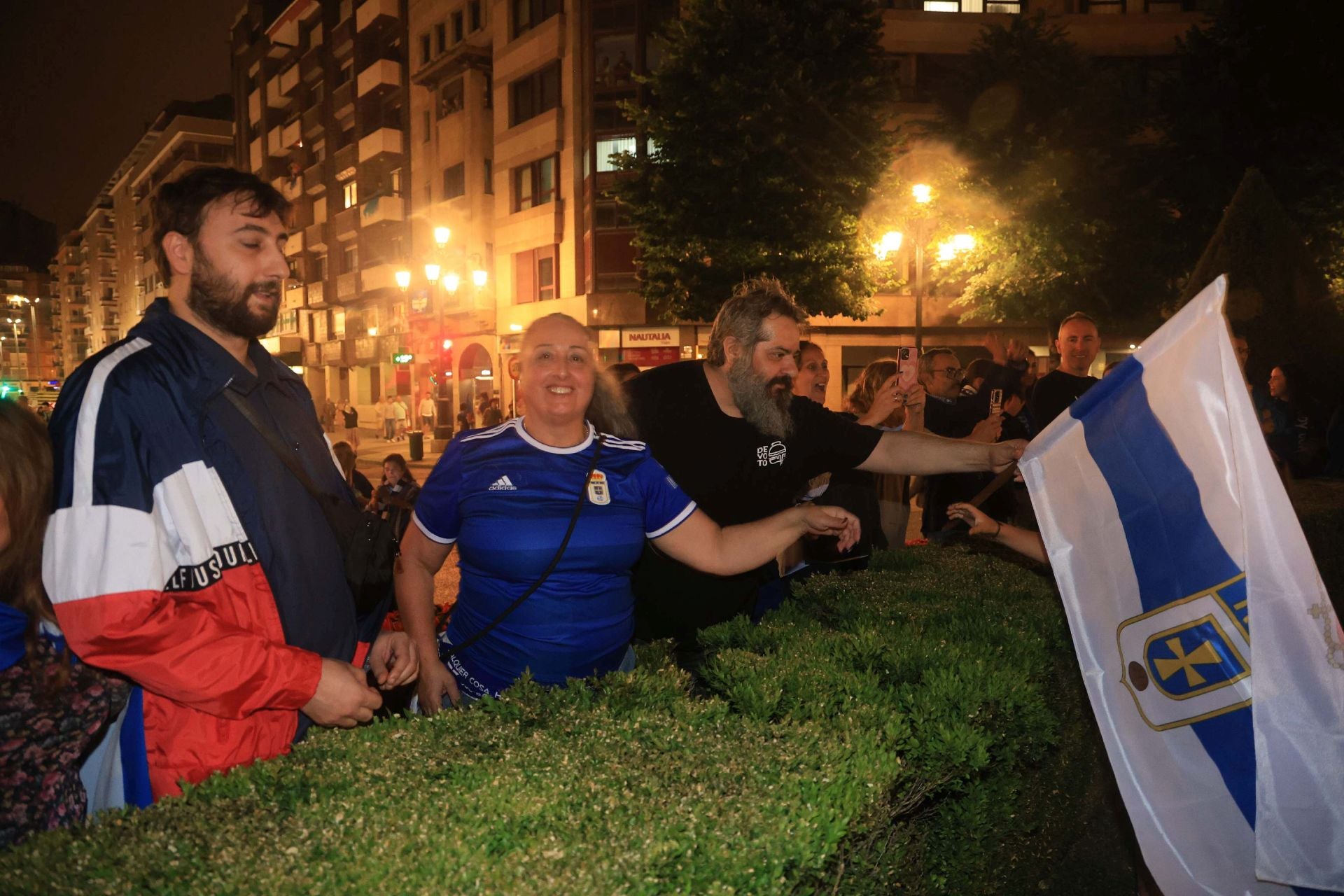 Locura y celebración en Oviedo por volver a Primera
