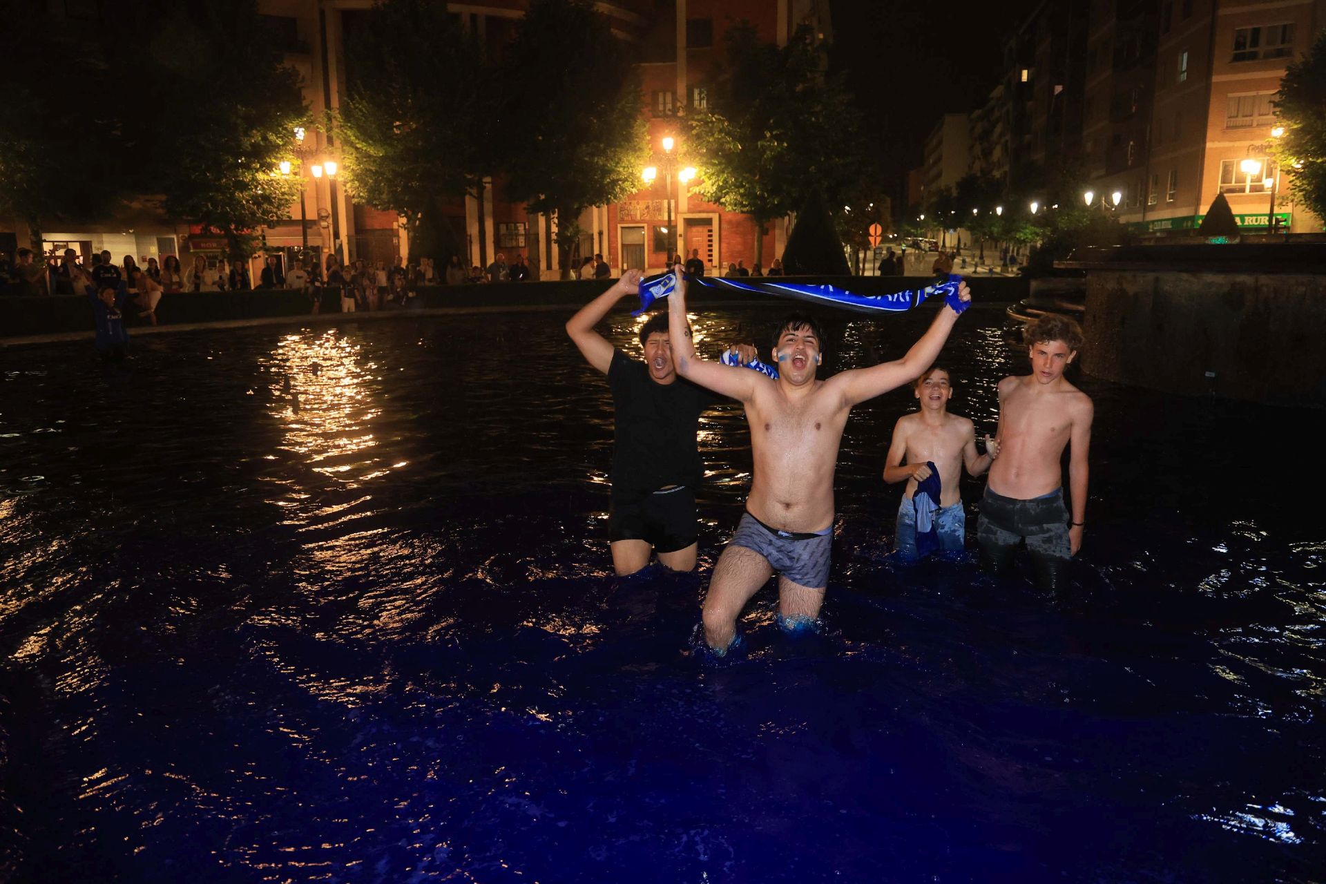 Locura y celebración en Oviedo por volver a Primera