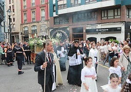 Gijón celebra la tradicional procesión del Corpus Christi