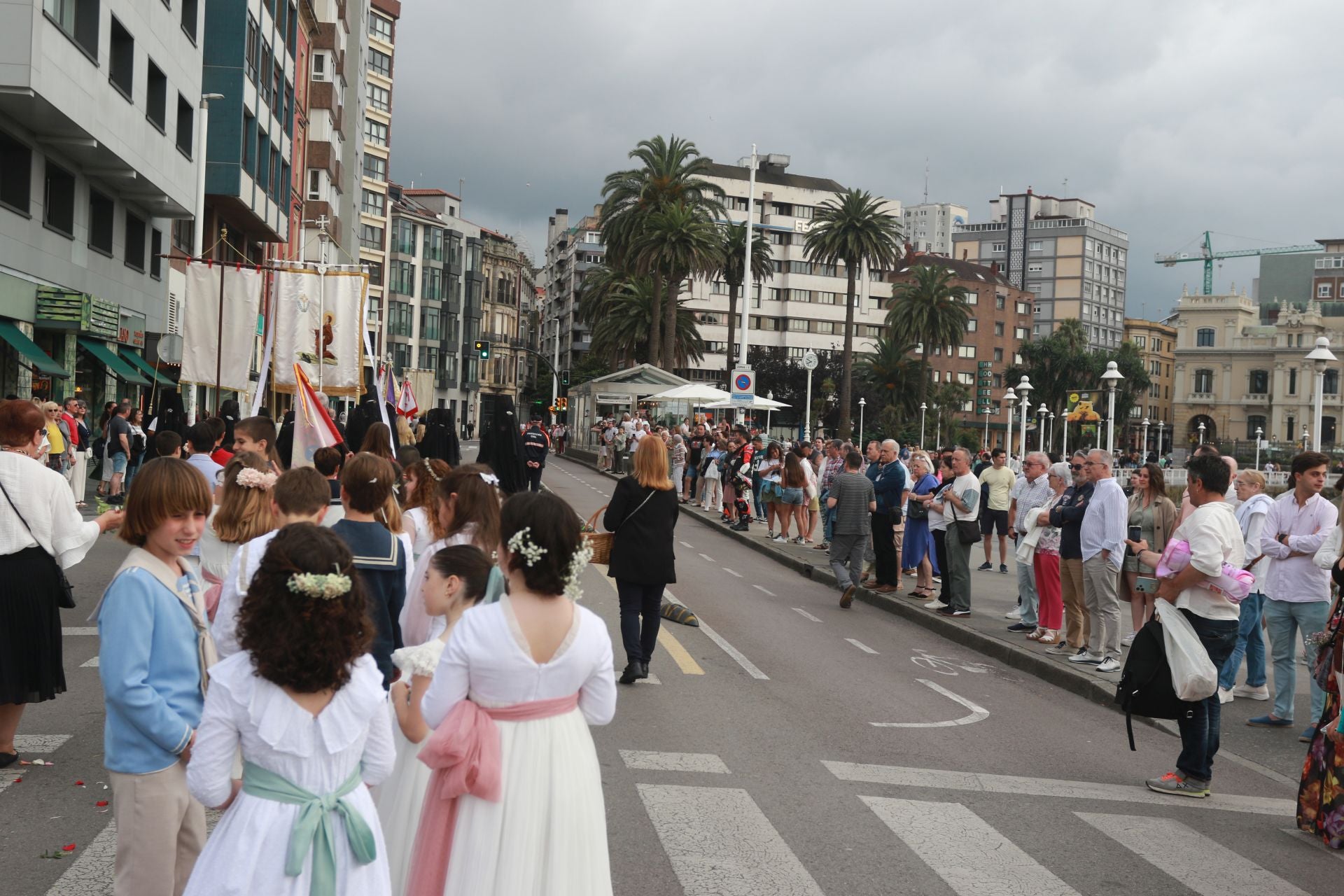 Gijón celebra la tradicional procesión del Corpus Christi