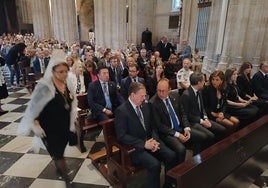 El equipo de gobierno, encabezado por Alfredo Canteli en el primer banco.