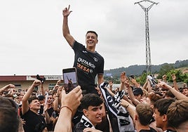 Jaime Felgueroso, héroe del ascenso, a hombros en Les Caleyes.