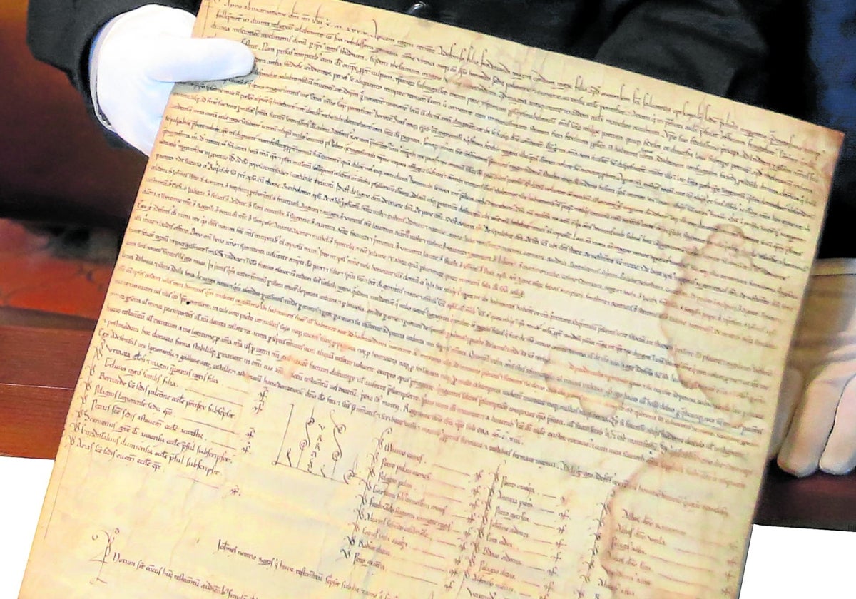 Pergamino del siglo XIII que se conserva en el Archivo Catedralicio, considerado por los estudiosos copia fiel del Acta de la Apertura del Arca de 1075.
