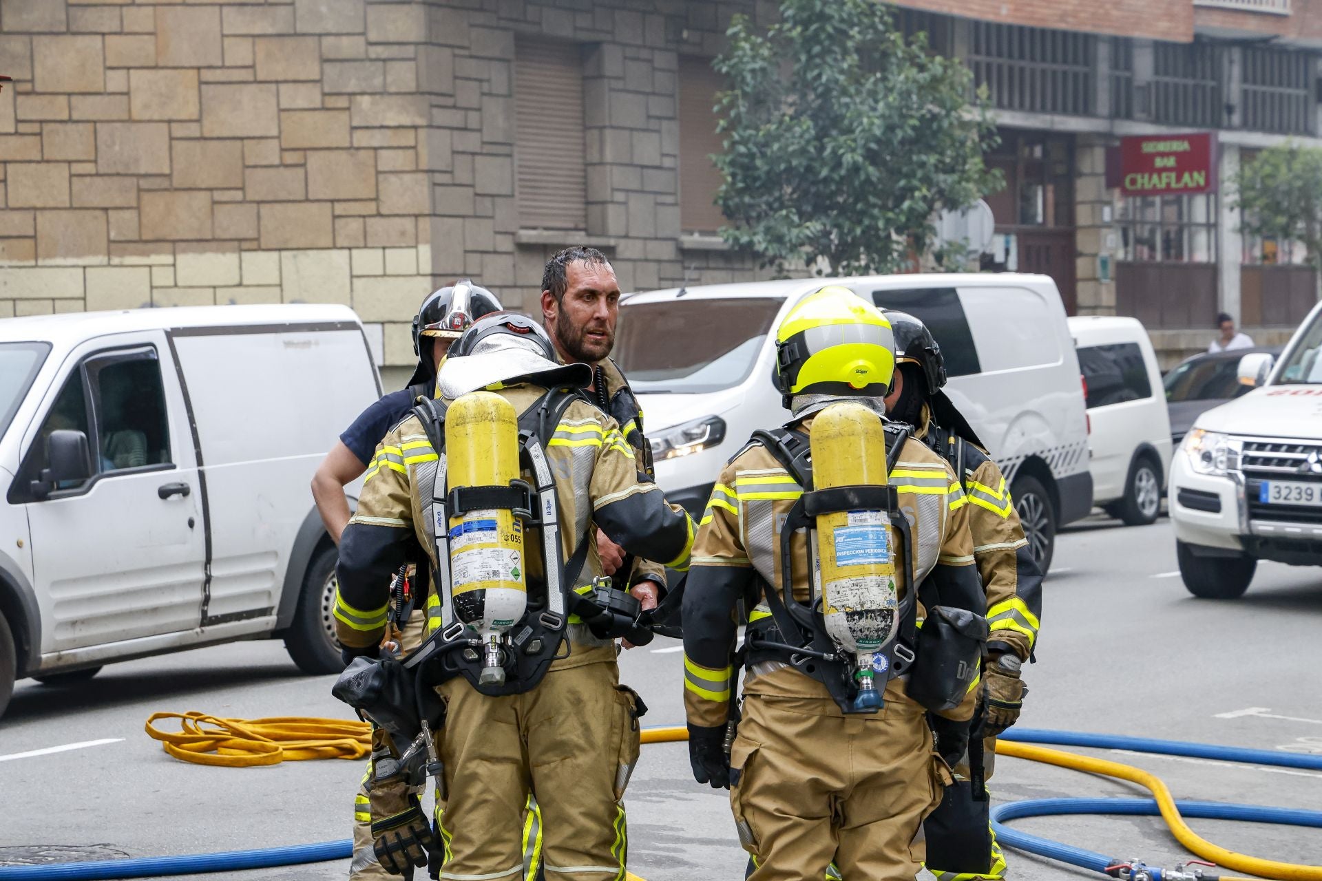 Se reactiva el incendio del restaurante-vinatería El Quinto de Gijón
