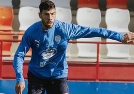 Raúl Hernández, en un entrenamiento con el Lugo.