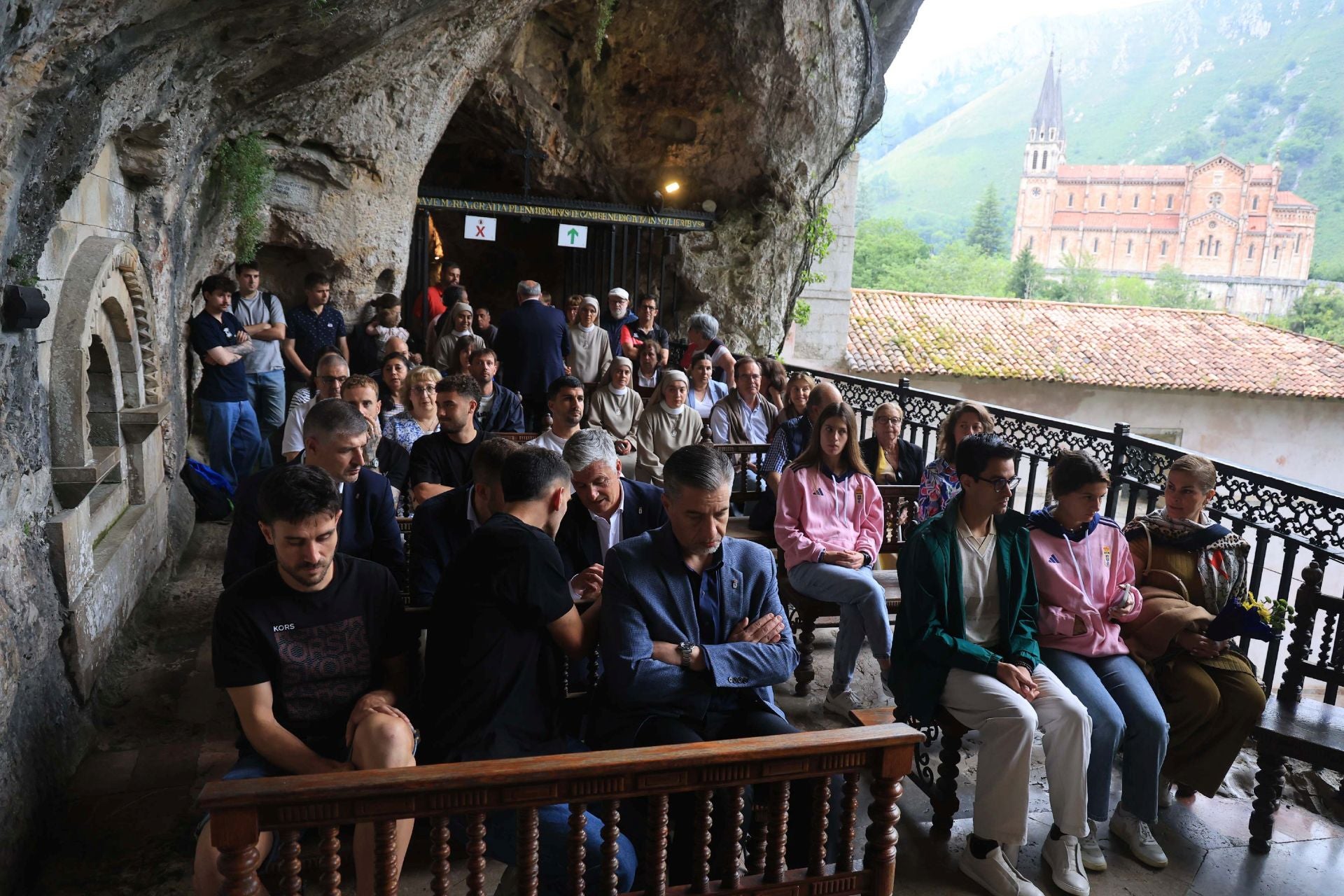 El Real Oviedo visita a la Santina en Covadonga