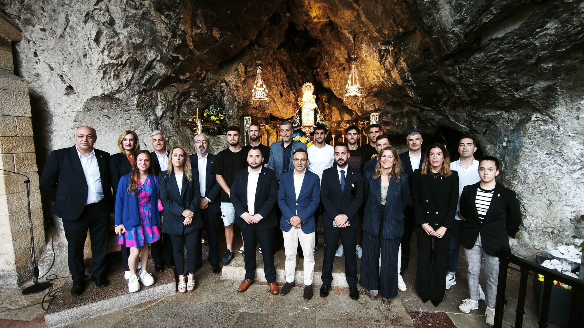 El Real Oviedo visita a la Santina en Covadonga