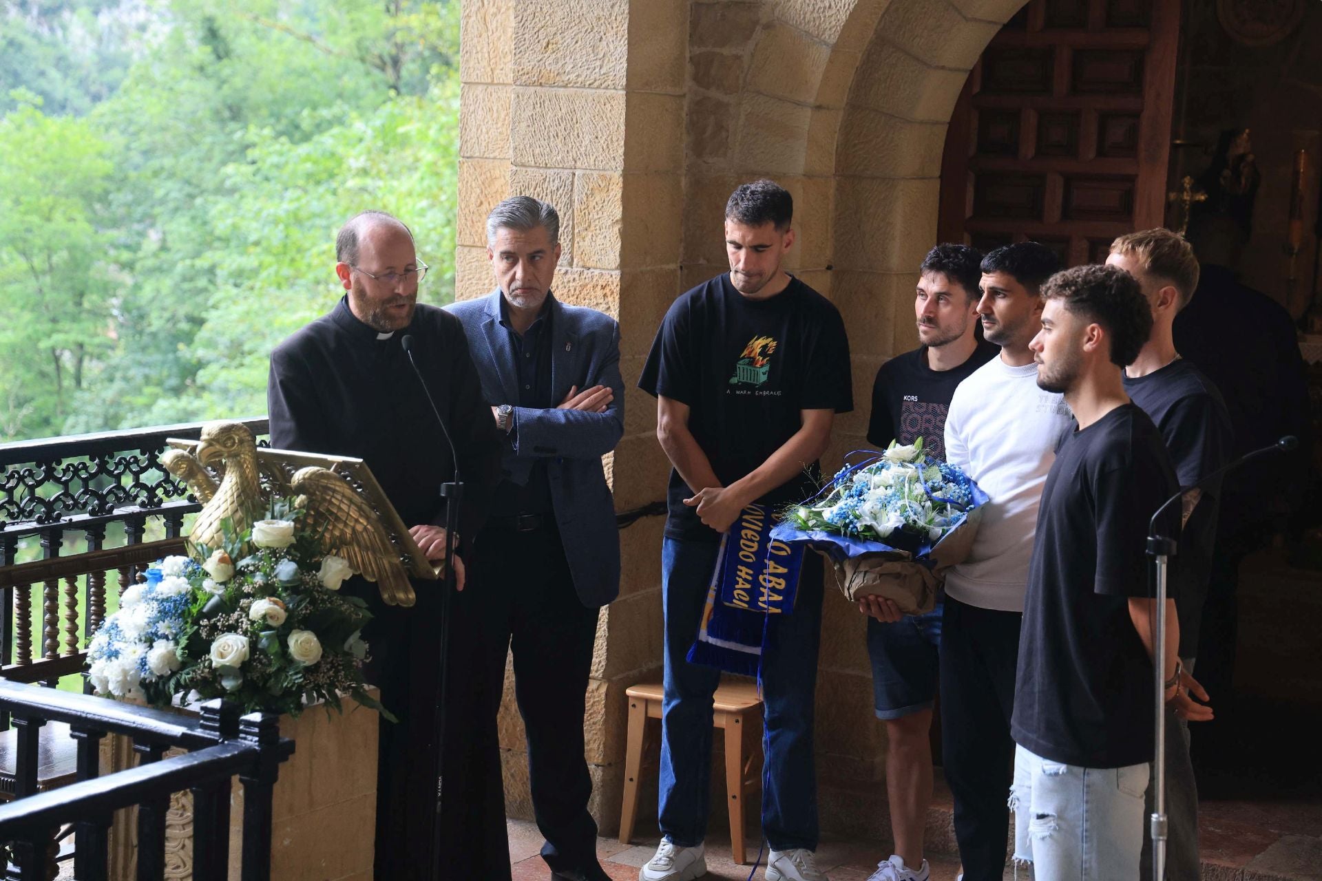 El Real Oviedo visita a la Santina en Covadonga