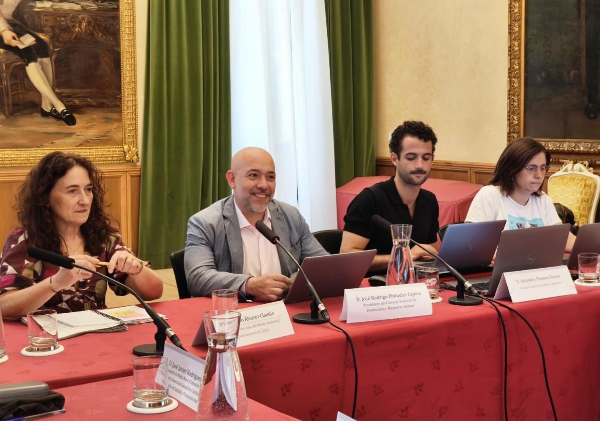 El concejal de Medio Ambiente presidió la reunión del consejo de Protección y Bienestar Animal.