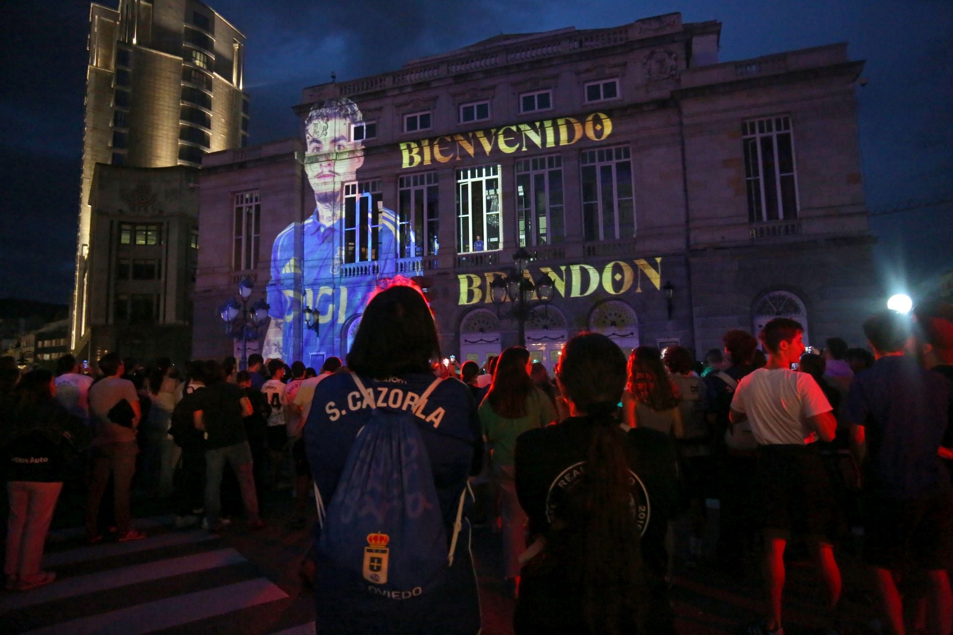 Las imágenes de la presentación de la nueva camiseta del Real Oviedo